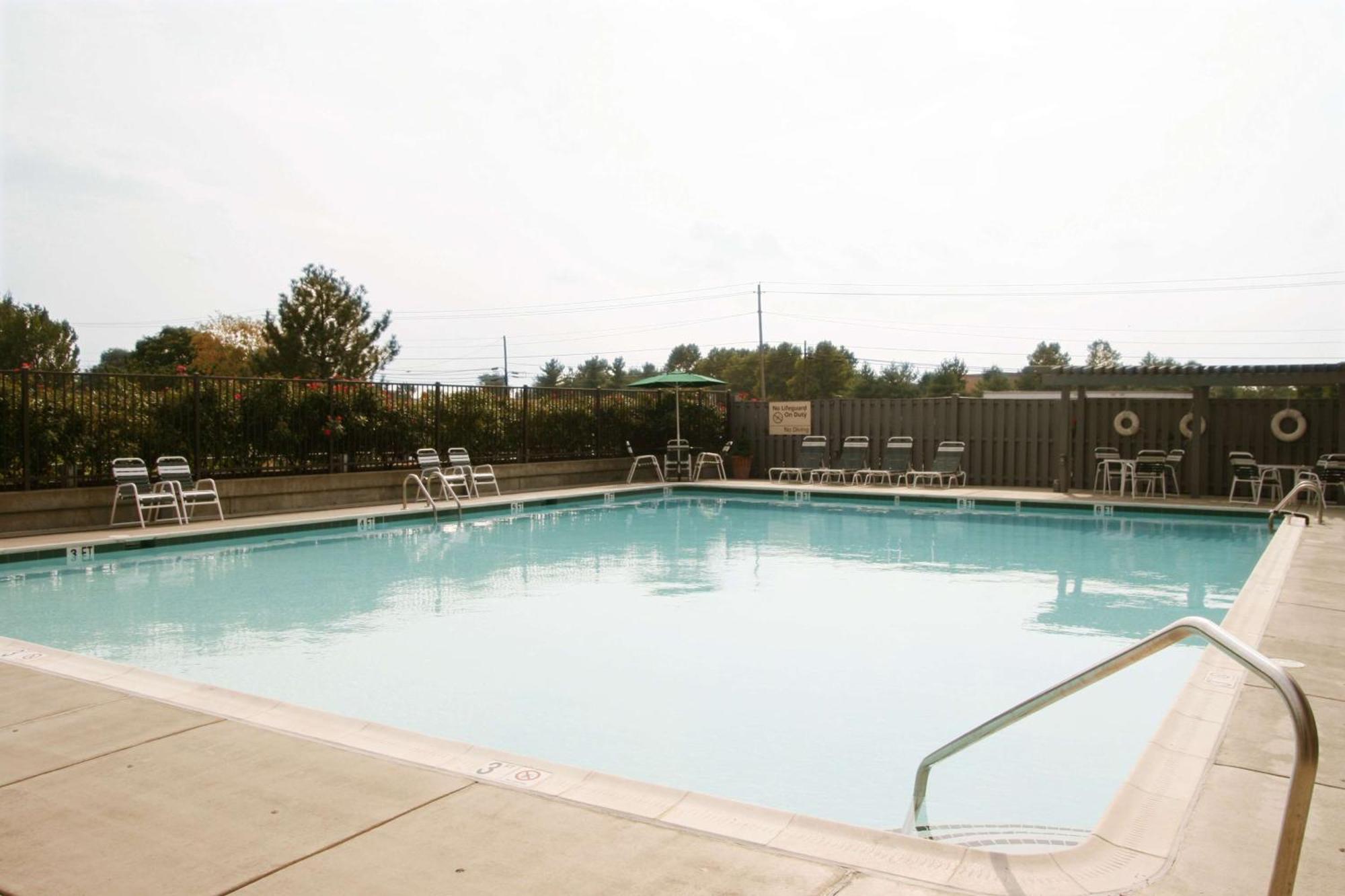 Hampton Inn Frederick Exterior foto