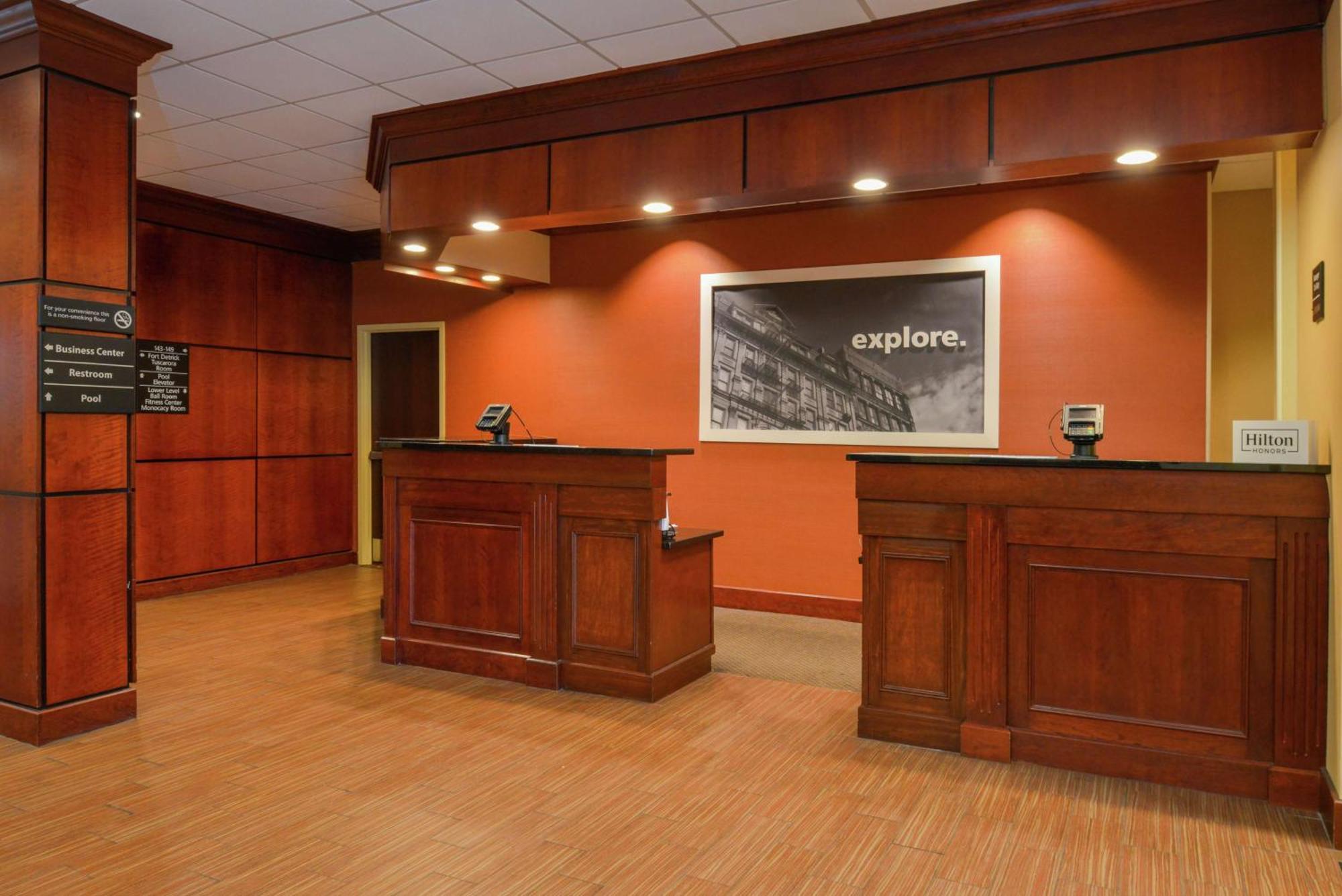 Hampton Inn Frederick Exterior foto